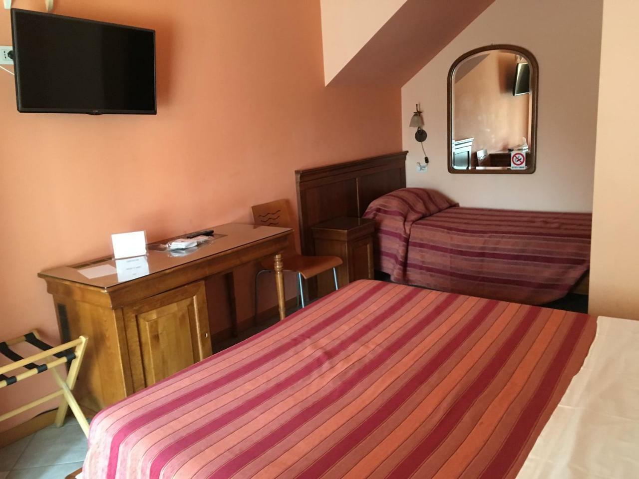 Hotel Il Pino Garlasco Zewnętrze zdjęcie